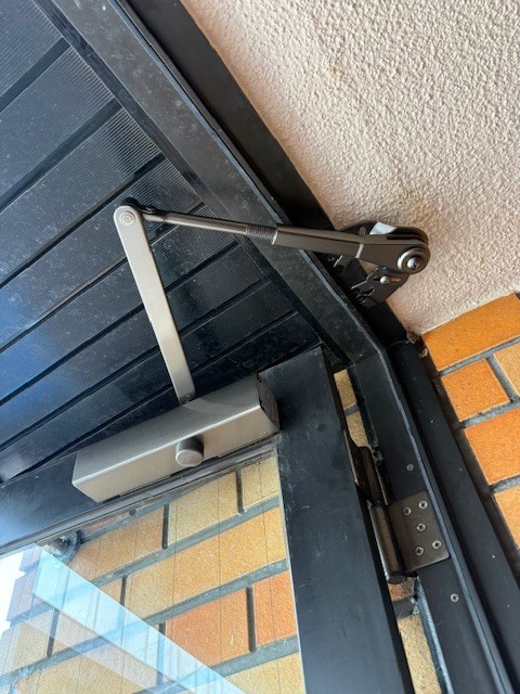 ドアクローザー交換