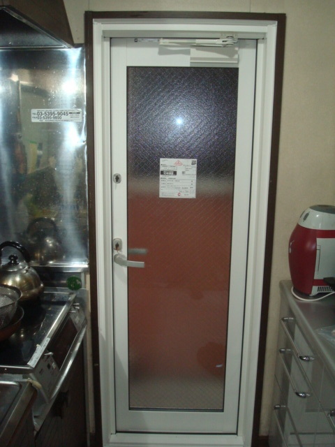 勝手口ドア（施工後）