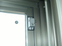 防犯性の高い補助錠の取り付け 開き窓、開きドア用