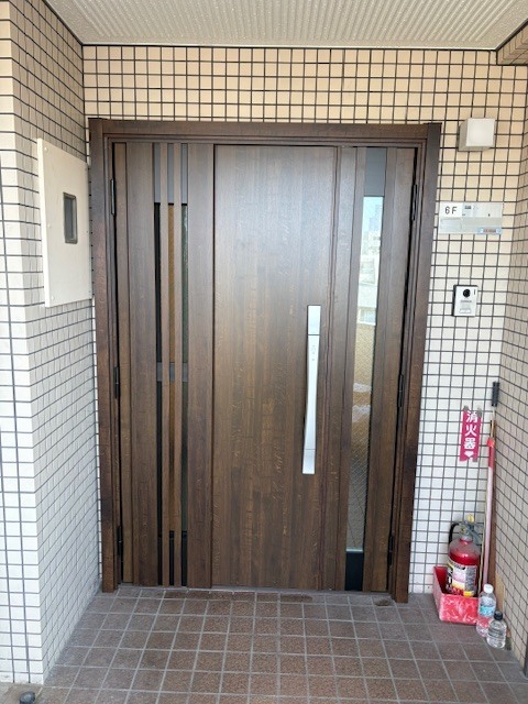 リシェントリクシル玄関ドアカバー工法