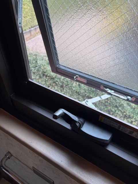 マドリモアルミ樹脂複合サッシ辷り出し窓