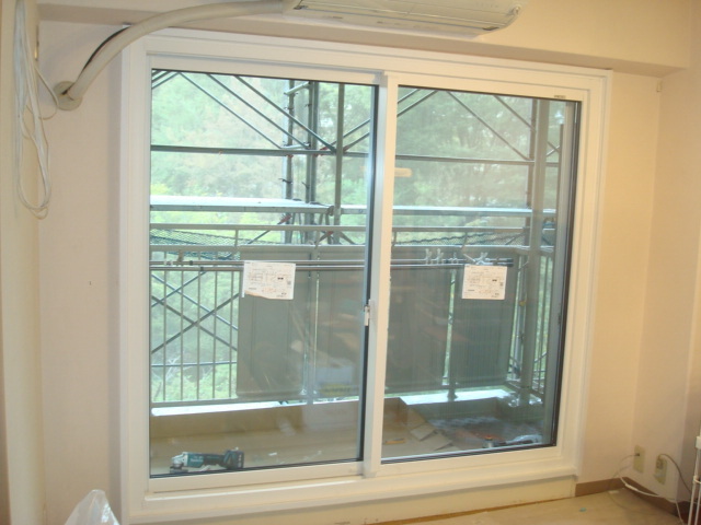 リクシルのリプラス（アルミ樹脂複合サッシ）