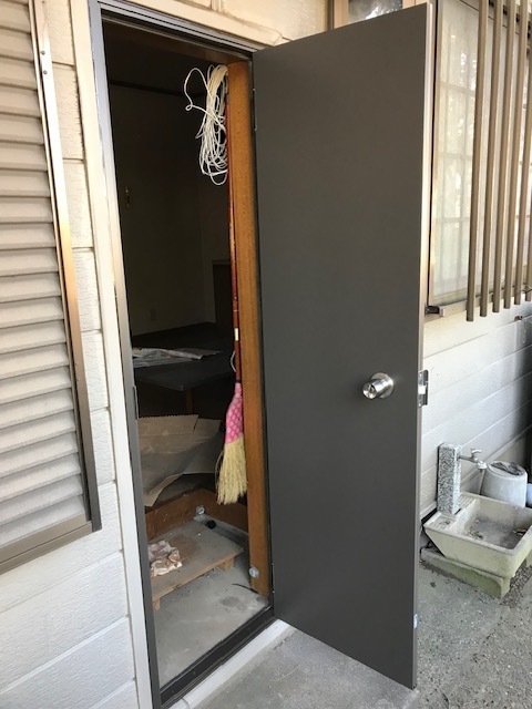 勝手口ドアをあけたところ